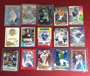 lot 51 image: (15) Baseball Rookie Cards - Several Big Names