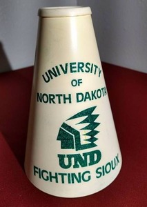 lot 153 image: Vintage UND Fighting Sioux Cheering Horn