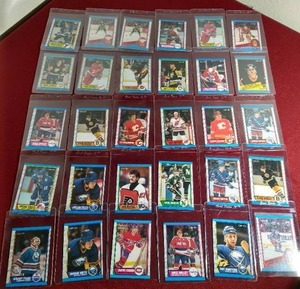 lot 239 image: (30)  1989-90 O-Pee-Chee Hockey Cards - Several HOFers