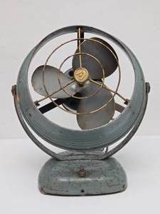 lot 70 image: Working Vintage Mid Century Industrial Style VORNADO JR Fan