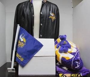 lot 45 image: Group of MN VIKINGS Items - Blankets Jacket etc