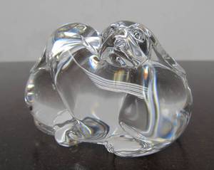 lot 159 image: Hand Signed STEUBEN Glass Snuggling Seals