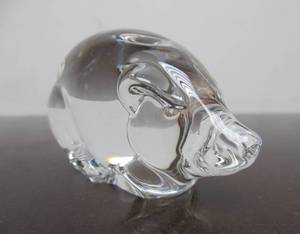 lot 160 image: Hand Signed STEUBEN Glass Pig