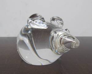 lot 162 image: Hand Signed STEUBEN Glass Mouse