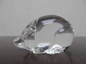 lot 166 image: Hand Signed STEUBEN Glass Pig