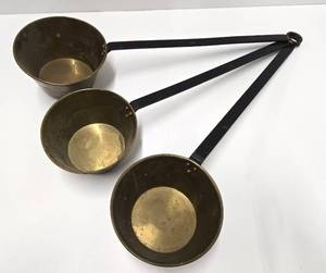 lot 134 image: Set of 4 Long Iron Handled Brass Cooking PotsPans