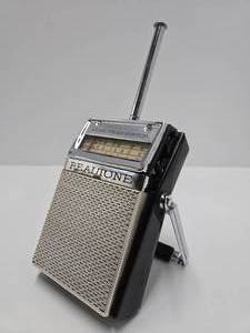 lot 137 image: Vintage REALTONE Model TR-970 Transistor Radio