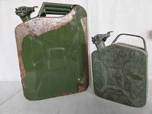 lot 298 image: Pair of Vintage Metal Gas Cans Jerrycans - 20L & 5L