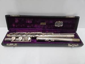 lot 321 image: Vintage Selmer STERLING SILVER Flute wCase