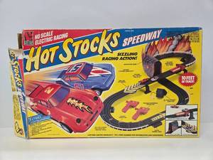 lot 221 image: HOT STOCK Slot Car Set wBox & Cars