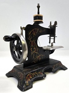 lot 224 image: Nice Antique German Mueller Cast Iron Toy Sewing Machine