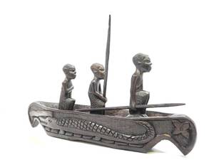 lot 229 image: Nicely Carved Vintage African Carving of 3 MenWarriors in Canoe