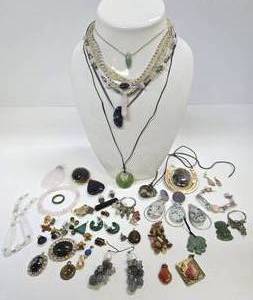lot 253 image: Very Nice Estate Lot of Vintage etc Gemstone Jewelry