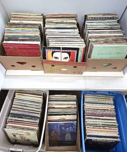 lot 273 image: HUGE Lot of Assorted Vintage Vinyl Records - All Working