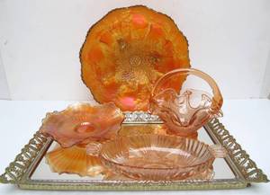 lot 201 image: Great Looking Group of Vintage Pink Glass & Carnival Glass plus Mirrored Tray