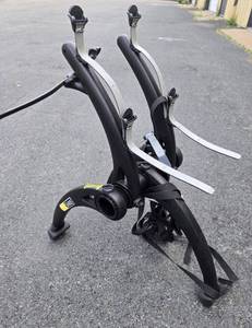 lot 414 image: Nice Condition and Quality SARIS Bones 2 Car Bicycle Rack