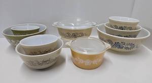 lot 408 image: Estate Lot of Assorted Vintage PYREX Dishware