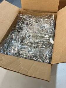 lot 8 image: 2 Dozen Test Tube Clamps
