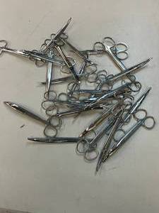 lot 16 image: Box of Dissecting Scissors - Bent Tip, 5.5 inches