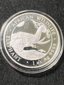 lot 39 image: 2023 AFRICAN ELEPHANT 1 TROY OZ .9999 FINE SILVER IN AIRTITE
