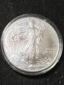 lot 72 image: 2013 AMERICAN SILVER EAGLE 1 TROY OZ .999 FINE SILVER IN AIRTITE
