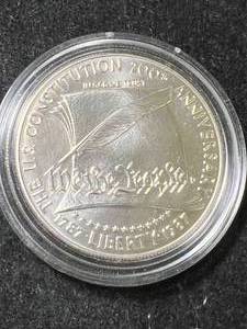 lot 78 image: 1987 US CONSTITUTION COMMEM SILVER DOLLAR IN AIRTITE
