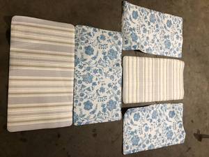 lot 15 image: Lot of Assorted Comfort Mat Various Models and Conditions  Customer Returns See Pictures