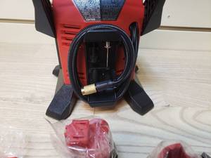 Milwaukee M12 Compact Inflator