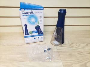 lot 19 image: Waterpik Waterflosser