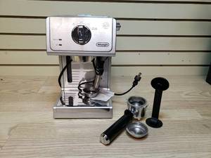lot 54 image: Delonghi Espresso and Cappuccino Maker