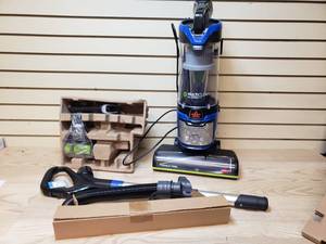 lot 63 image: Bissell multiclean allergen pet vacuum with tangle free brush roll