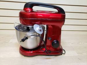 lot 64 image: Hamilton Beach Stand Mixer- 4 quart stainless steel bowl and 4 attachments