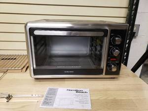 lot 68 image: Hamilton Beach Counter Top Oven with rotisserie