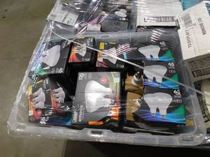 lot 518 image: WHOLESALE PALLET LOT OF LIGHT BULBS