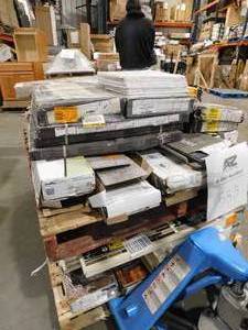 lot 533 image: Pallet Lot of assorted Flooring