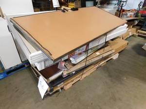 lot 566 image: Pallet lot of Doors