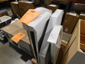 lot 721 image: (4) Assorted Lot of Shower Pans