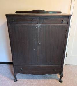 lot 62 image: Vintage Mahogany Wood Armoire