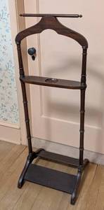 lot 69 image: Vintage Mahogany Wood Valet