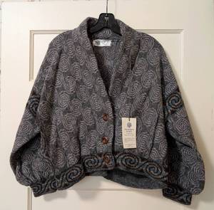 lot 118 image: New Heather Knits Womens Oversized Cardigan - Celtic Patterns, Size Large