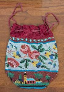 lot 120 image: Antique Victorian Bag Glass Beaded Scenic & Floral Purse