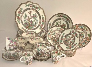 lot 77 image: Vintage Coleport Indian Tree China Grouping