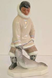lot 86 image: Vintage Leo Mol Intuit Figurine