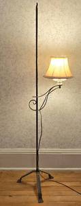 lot 145 image: Vintage Brass Floor Lamp