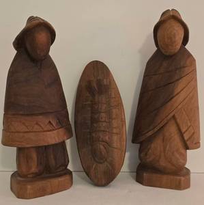 lot 148 image: Vintage Ecuadorian Carved Wooden Figures