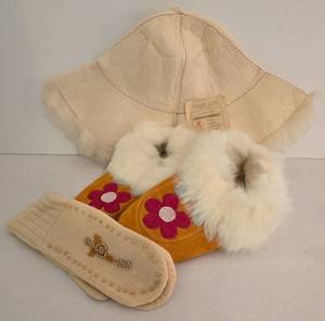 lot 194 image: Ethnically-Styled Apparel