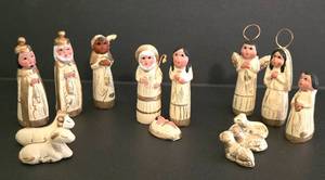 lot 210 image: Mexican Clay Nativity Set