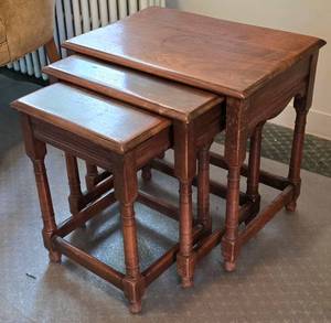 lot 287 image: Kittinger Nesting Table Trio