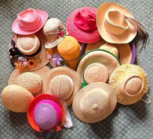 lot 290 image: Straw Hat Bonanza
