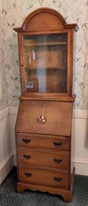 lot 29 image: Vintage Maple Display Secretary Hutch